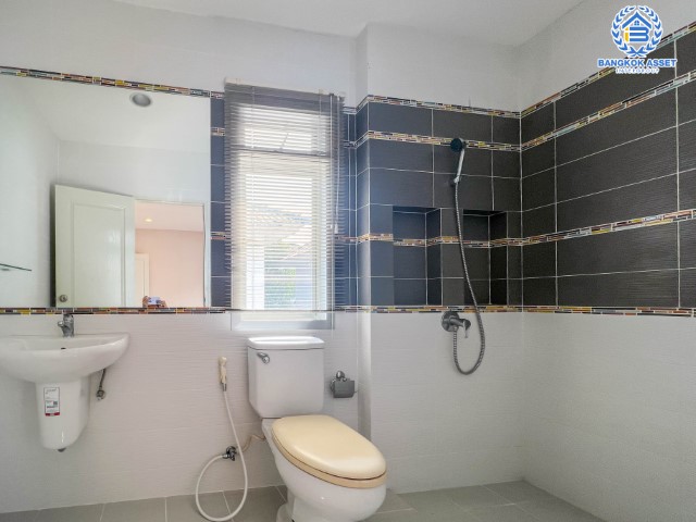 *****บ้านเดี่ยวมือสองย่านนนทบุรีฯ ม.ไลฟ์บางกอกบูเลอวาร์ด ราชพฤกษ์-รัตนาธิเบศร์ เนื้อที่กว้างขวางมากถึง 63 ตร.ว.  ฟังก์ชัน 3 ห้องนอน 3 ห้องน้ำ ที่จอดรถ 2 คัน บนทำเลแห่งการเดินทาง ใกล้รถไฟฟ้าสายสีม่วง "สถานีท่าอิฐ" เชื่อมต่อถนนราชพฤกษ์